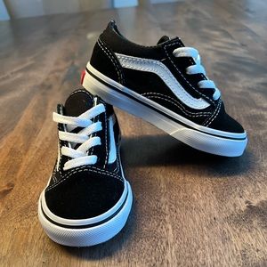 Vans Toddler Old School Sneakers Lace Up Size 6 Black and White.. NEW!